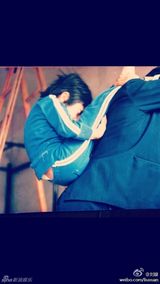 组图：众星晒童年萌照庆儿童节 自幼星范儿足