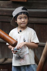 组图：多多贝儿集市风波显情深 复古运动会欢乐