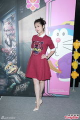 组图：杨千嬅赞周渝民敬业 拍戏下水20次