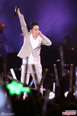 组图：林宥嘉疑为女友献歌 Hebe否认是金曲遗珠