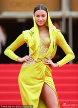 组图：世界杯球星太太团PK 各色尤物混战