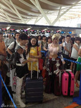 组图：进击的二次元！国内首个cos动漫航班开飞