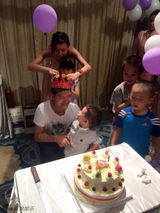 组图：儿女双全！田亮幸福庆生 儿子帅气萌萌哒