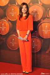 组图：赵薇红衣落落大方 马艳丽蓝裙气质典雅