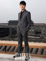 组图：陈晓东北京皇城拍大片 获母赞称衣服架子