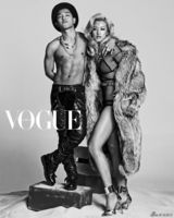 组图：BIGBANG太阳凌乱湿发散发性感魅力