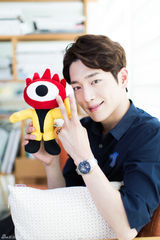 组图：对话韩国鲜肉徐康俊 展阳光笑颜