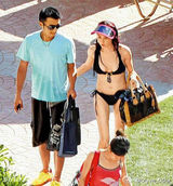 组图：张柏芝三点式与谢霆锋暧昧度假