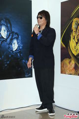 组图：摄影大师加纳典明开摄影展邀伍佰入镜