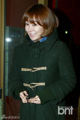 组图：崔智友牵“女儿”现身《保姆》收官活动