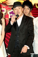 高清图：中孝介等助阵海派春晚 成龙周立波对侃