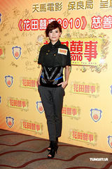 幻灯：熊黛林香肩斜露艳压群芳 大赞吴君如功力高