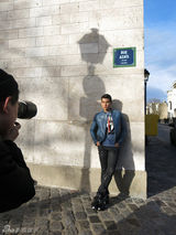 组图：彭于晏街拍时尚大片 活力动感十足