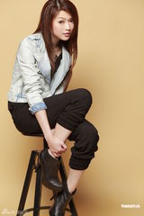 组图：连诗雅大秀玉背长腿 入围新人奖感兴奋