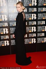 组图：2013全英音乐奖女星红毯竞艳