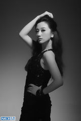 组图：章婷婷神秘魅惑写真 公主发型面妆清冷