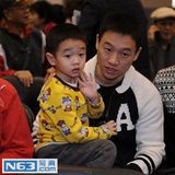 组图：亲子真人秀星爸萌娃PK 呆萌奥莉虏获人心