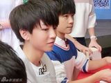 组图：TFBOYS粉丝答谢会 人气爆棚记者被劝退