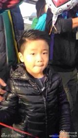 组图：《爸爸2》星爸萌娃抵新西兰 妈妈团随行