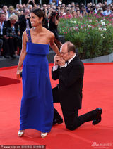 组图：威尼斯闭幕 女评委钟芭-拉希莉现身