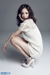 组图：唐嫣性感御姐照曝光 美腿红唇妩媚动人