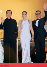 组图：《归来》戛纳首映 巩俐气场强大如女王