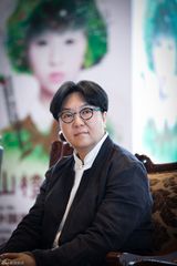 组图：话剧《山楂树》青春气息 小彩旗纯爱亮相