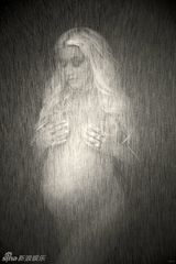 组图：擦妈克里斯蒂娜-阿奎莱拉全裸孕期写真曝光 大方以手遮胸