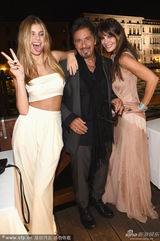 组图：阿尔帕西诺获基金奖 牵小40岁女友亮相