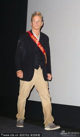 组图：女神娜奥米-沃茨金发美艳 真空挺八字奶