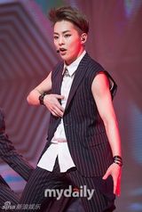 组图：《MCD》众星献唱 EXO11人献双曲舞台