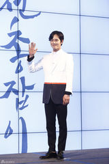 独家：《神枪手》李准基高调亮相 耍宝卖萌