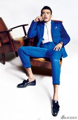 组图：杨烁西装彰显绅士魅力展嬉皮风范