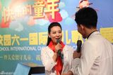 组图：谭晶为留守儿童放歌 获爱心志愿者称号