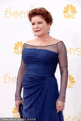 组图：凯特-穆格鲁穿透视裙亮相艾美红毯