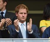 哈里王子巴西看球变表情帝 豪放女球迷示爱(图)