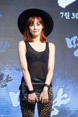 组图：朴有天李钟硕秀智等助阵《鸣梁》