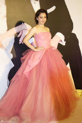 组图：徐若瑄摆酒吻老公 舒淇林心如林志玲剩女齐道贺