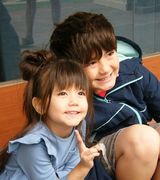 组图：逆天基因！混血兄妹超养眼 曾与王菲搭档