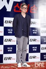 组图：崔胜贤Top宣传19禁新片与申世京谈笑