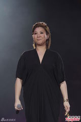 组图：刘德华红馆开唱 曝张耀荣当年勇挡黑帮