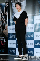 组图：《少女怪谈》试映 金素恩姜河那卖力宣传