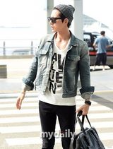 暖男不怕热！朴海镇夏日穿厚衣戴毛线帽