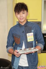 组图：TVB黄智雯初次尝试演清装剧笑怕剃头