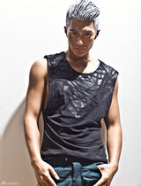 组图：沈泰型男写真展雅痞文艺风