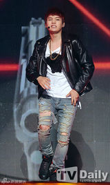 组图：防弹少年团开发布会 展现男性魅力