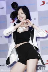 组图：蜡笔团师妹Bob Girls正式出道