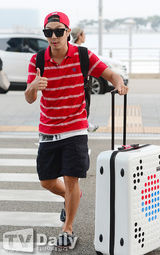 组图：《无挑》应援团赴巴西 机场时尚大比拼