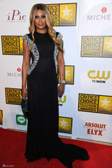 组图：评论家奖众星云集 谢耳朵帅气潘妮秀短发