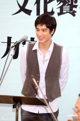 高清图：王力宏为世博会彩排 将演绎邓丽君名曲